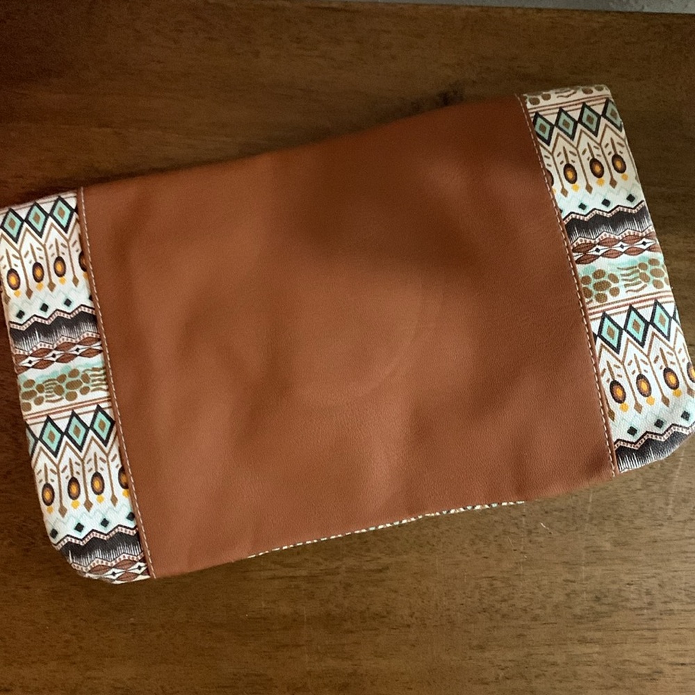 Chateau Tribal Clutch - Picture 7 of 9